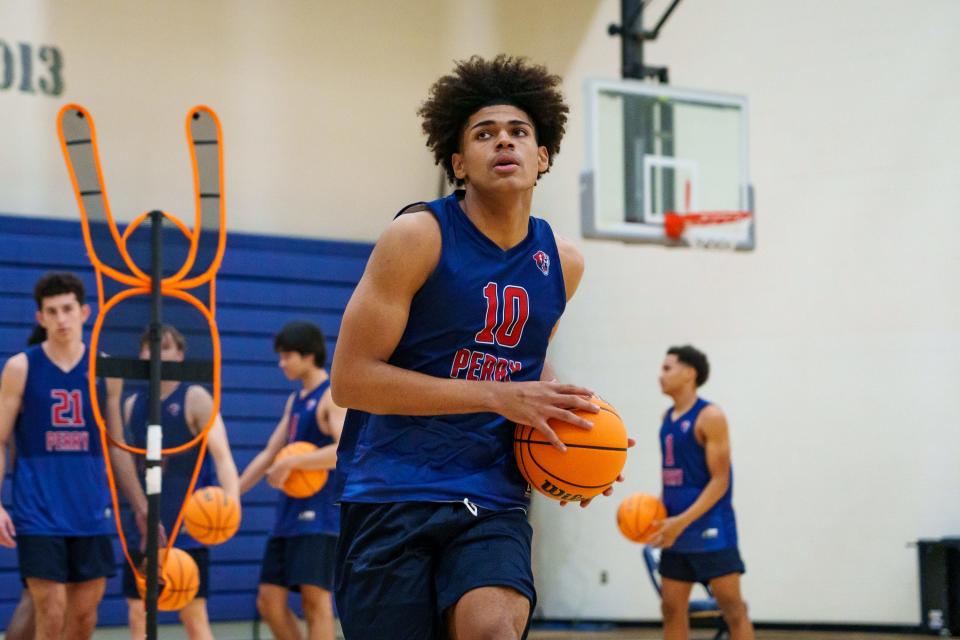 Sophomore small forward, Koa Peat (10) practices with the Pumas varsity boys basketball team at Perry High School on Nov. 7, 2022, in Gilbert, Ariz.