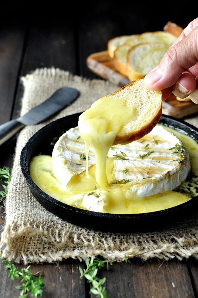 <strong>Get the <a href="http://www.recipetineats.com/baked-brie-with-maple-syrup-thyme/" target="_blank">Baked Brie With Maple Syrup And Thyme recipe</a> from Recipe Tin Eats</strong>