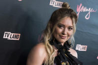 <p>Hilary Duff explicó a ‘US Weekly ‘cómo hizo para evitar tener pensamientos negativos sobre su cuerpo tras traer al mundo a su hijo Luca en 2012. “Creo que si le preguntas a cualquier madre, te dirá: ‘Quiero recuperar mi figura’. Pero lleva tiempo”, contó. “Hay que tener cuidado y no hacer nada de forma drástica”. (Foto: Charles Sykes / Invision / AP). </p>