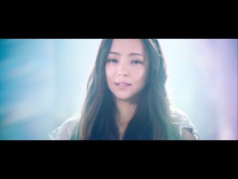 <h3>返璞歸真</h3> <p>安室奈美惠在2017年5月推出新單曲《Just you and I》，作為日劇《成為母親》主題曲的這首歌讓安室不假修飾的歌聲搭配簡單的弦樂和鋼琴，唱出對孩子的期許，展現溫柔又堅毅的母愛。 2017年9月20日－安室40歲生日當天，他透過FB發佈英日文的聲明，宣佈自己將於2018年引退歌壇。這項無預警的宣告引起多方猜測，然而無論如何，安室奈美惠已做了決定。這位多次証明自己實力，擁有眾多歌迷的一代歌姬，在接下來不到一年的時間中會為這場道別策劃怎樣的一場華麗謝幕呢？</p> <p><a href="https://www.youtube.com/watch?v=mpUkpF7T7xo" rel="nofollow noopener" target="_blank" data-ylk="slk:See the original post on Youtube;elm:context_link;itc:0;sec:content-canvas" class="link ">See the original post on Youtube</a></p> <cite>AmuroNamiech@Youtube</cite>