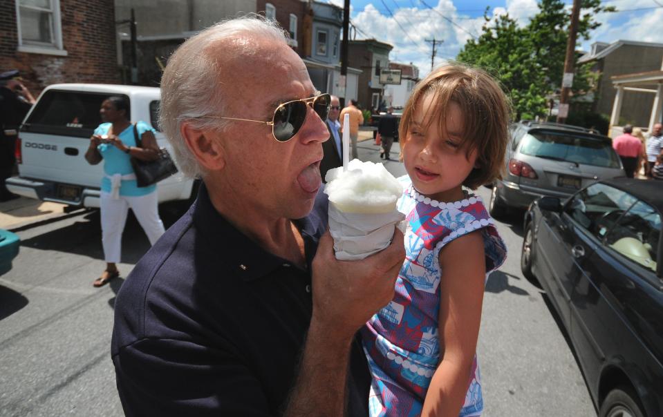 Vice President Biden stops for water ice with his granddaughter