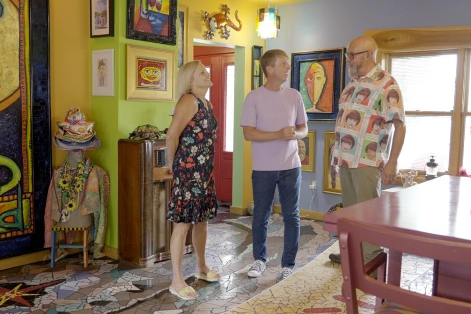 Jack McBrayer taking a tour of one of the “wild” homes. Courtesy of HGTV