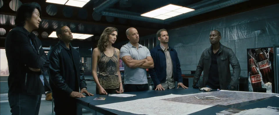 Sung Kang als Han; Chris ‚Ludacris‘ Bridges als Tej; Gal Gadot als Gisele; Vin Diesel als Dom; Paul Walker als Brian; Tyrese Gibson als Roman in „Fast & Furious 6“. (Universal Pictures)