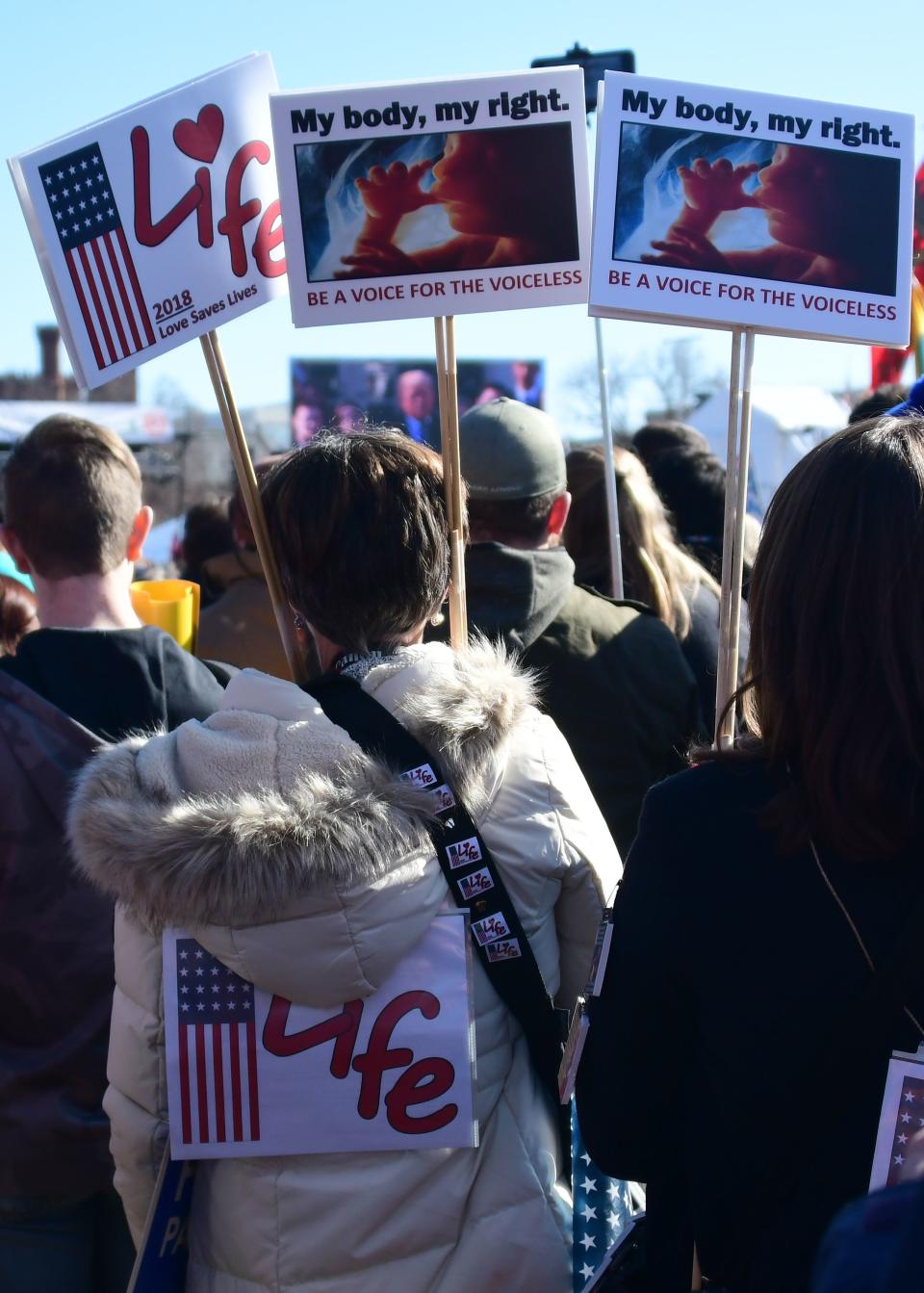 <p>People watch President Donald Trump speak from the Rose Garden at the White House as anti-abortion activists from around the US gathered in Washington, Jan. 19, 2017 for the annual March for Life. (Photo: Eva Hambach/AFP/Getty Images) </p>