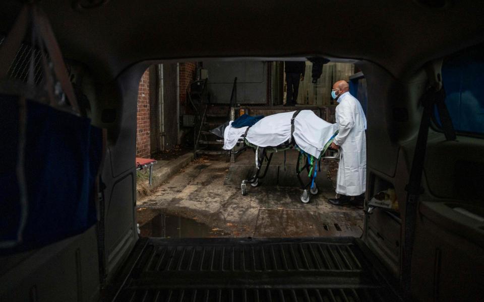 A Covid-19 victim is transported from a hospital morgue in Baltimore, Maryland - ANDREW CABALLERO-REYNOLDS /AFP