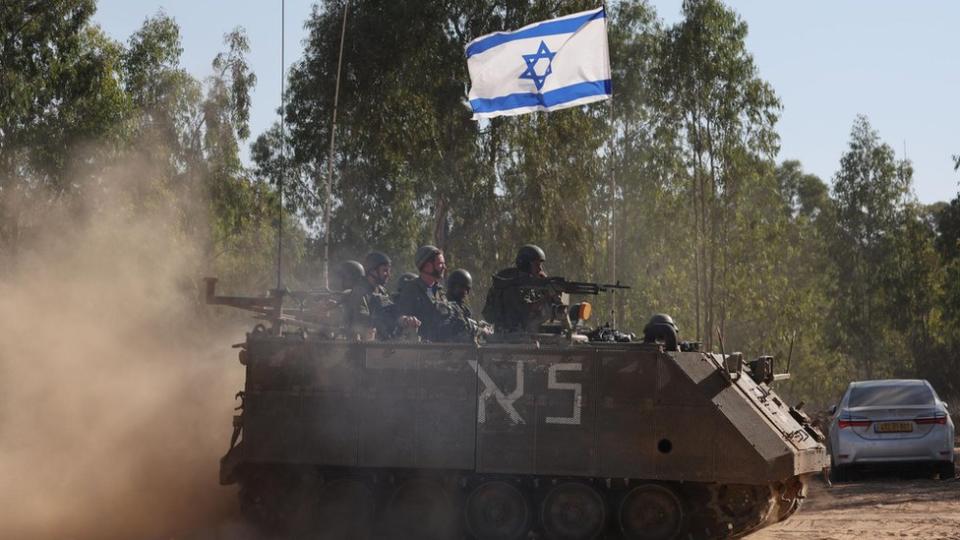 10月26日，以色列士兵在以色列與加沙南部邊境巡邏