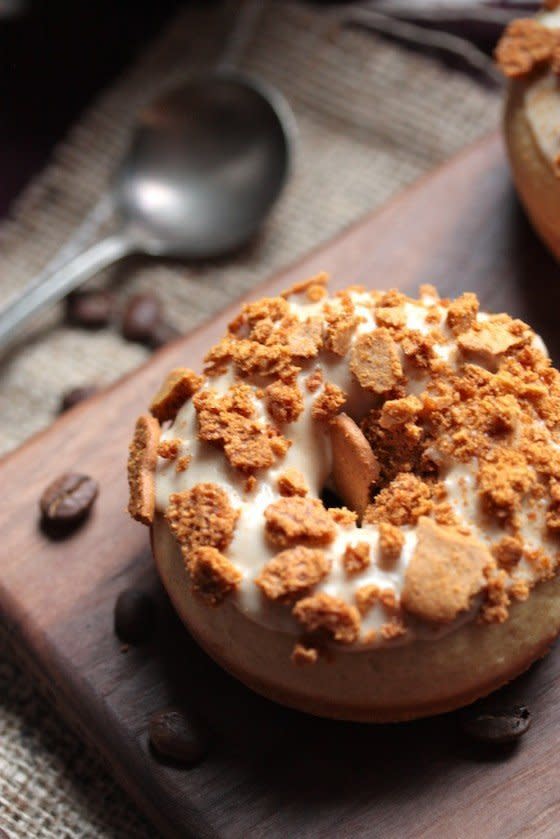 <strong>Get the <a href="http://www.countrycleaver.com/2013/12/gingerbread-coffee-baked-donuts.html" target="_blank">Gingerbread Coffee Baked Donuts recipe</a> from Wanna Be A Country Cleaver</strong>