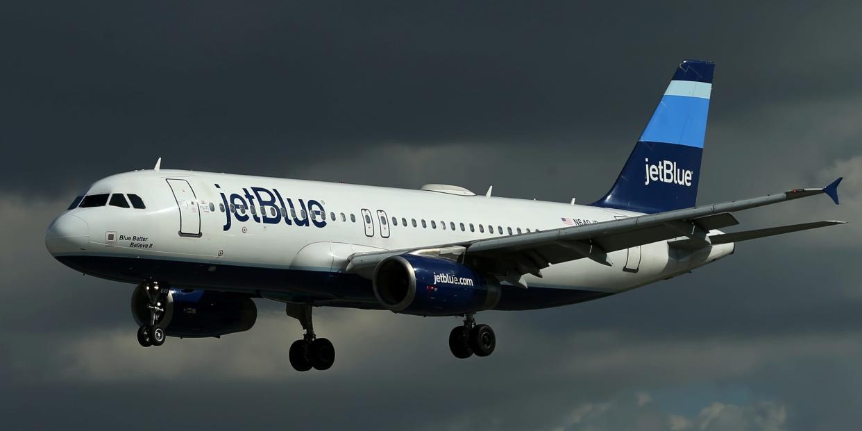 FILE PHOTO: A JetBlue aircraft comes in to land at Long Beach Airport in Long Beach, California, U.S., January 24, 2017.   REUTERS/Mike Blake