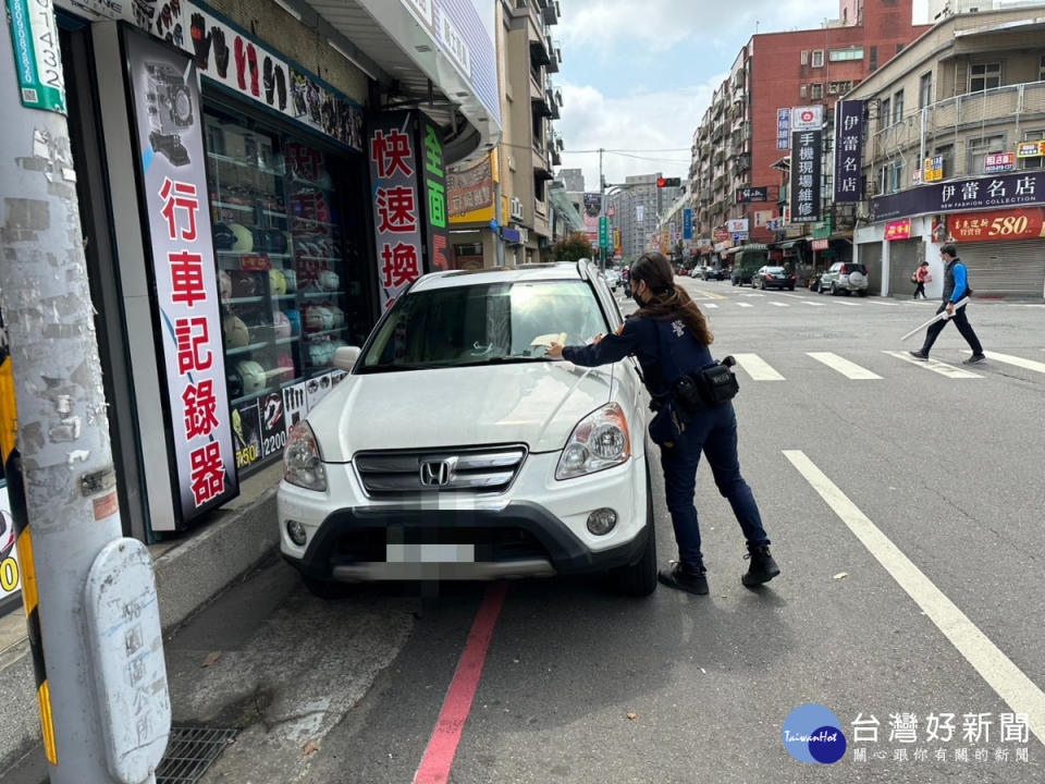 桃警針對交通民怨「道路障礙」大執法。<br /><br />
<br /><br />
