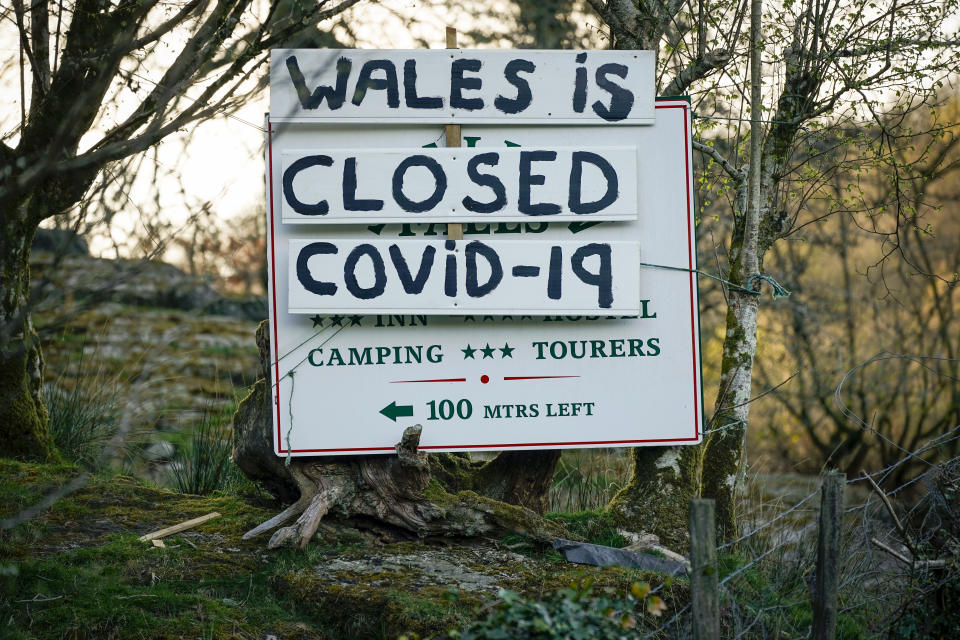 BETWS-Y-COED, WALES - APRIL 08: A sign implores tourists to stay away and that Wales is closed during the pandemic lockdown on April 08, 2020 in Betws-y-Coed, Wales. There have been over 60,000 reported cases of the COVID-19 coronavirus in the United Kingdom and 7,000 deaths. The country is in its third week of lockdown measures aimed at slowing the spread of the virus. (Photo by Christopher Furlong/Getty Images)