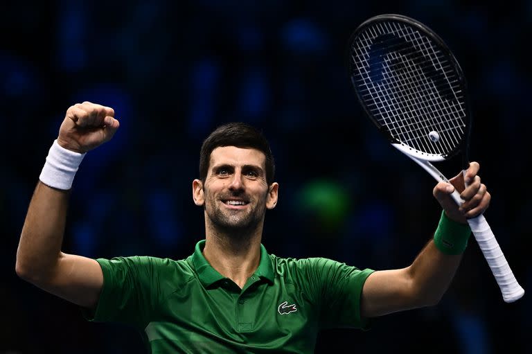 La sonrisa de un triunfador: Novak Djokovic superó en dos tie breaks al sorprendente Taylor Fritz en la primera semifinal del Masters de Turín.