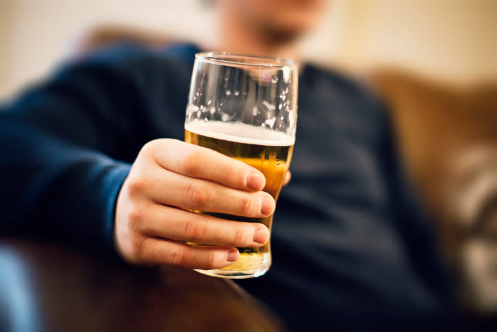 Beber alcohol de forma regular afectaría negativamente tu vida sexual. Foto: Sally Anscombe/Getty Images