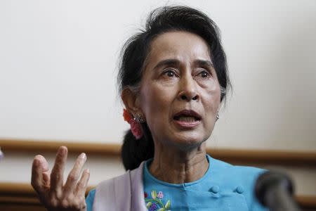 Myanmar pro-democracy and opposition leader Aung San Suu Kyi talks to reporters during her news conference at Lower House of Parliament in Naypyitaw, Myanmar August 18, 2015. REUTERS/Soe Zeya Tun