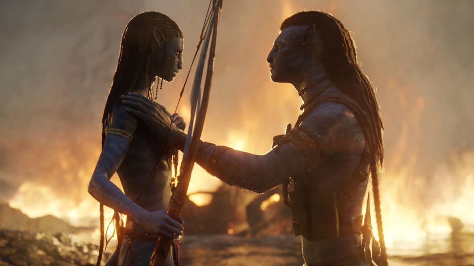 (L-R): Neytiri (Zoe Saldana) and Jake Sully (Sam Worthington) in 20th Century Studios' AVATAR: THE WAY OF WATER. Photo courtesy of 20th Century Studios. © 2022 20th Century Studios. All Rights Reserved.