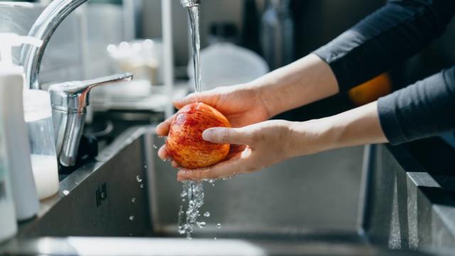 The Best Items for Cleaning Your Fruit and Vegetables — Eatwell101