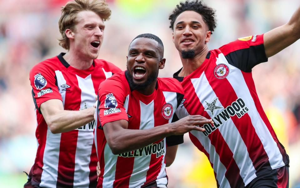 Frank Onyeka celebrates scoring Brentford's second