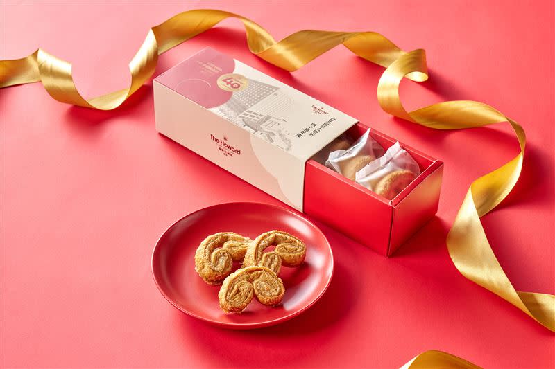 福華企業標誌「祥雲」為設計概念的手工蝴蝶酥餅乾。（圖／飯店旅宿業者提供）