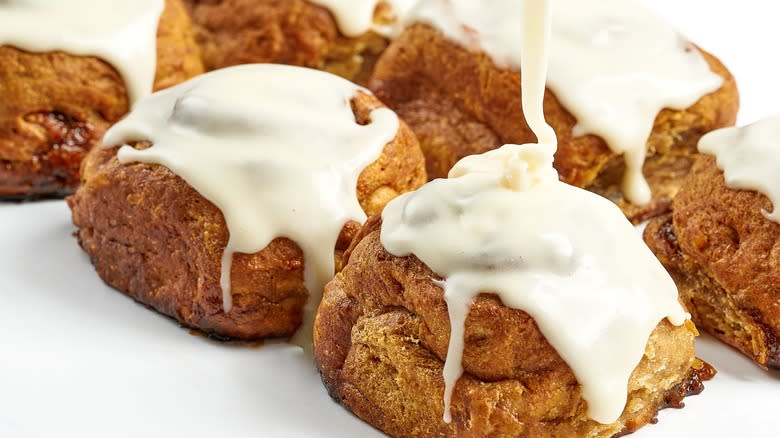 Cinnamon rolls with custard topping