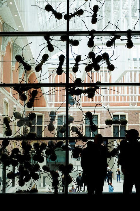 Foto del viernes de la exhibición Casa Tomada del artista Rafael Gomezbarros en el Rijksmuseum de Amsterdam
