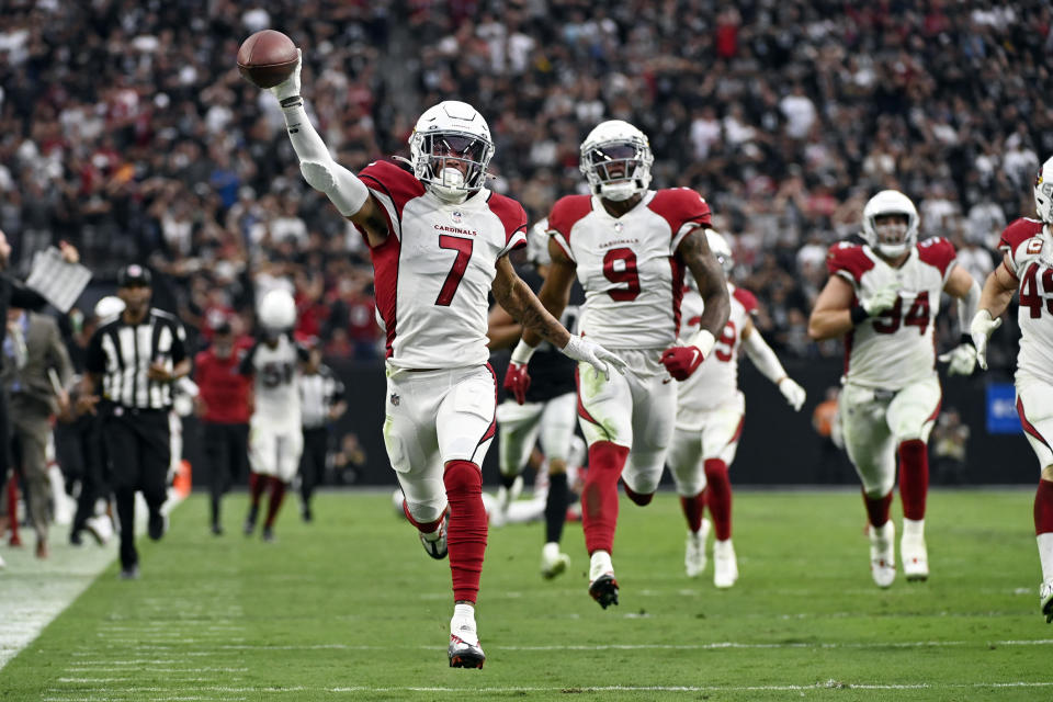 The Cardinals scored 22 unanswered points to beat the Raiders. (AP Photo/David Becker)