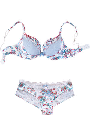 <p>Wouldn't she look great in this lingerie set from EVOLLOVE? It's the Kardelan Flower range and we think it's super cute and the right touch of sexy (the Contour Plunge Bra is $69.95 and the Brazilian knickers are $34.95). Call 1800 338 235 for stockists.</p>