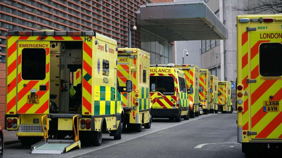 Krankenwagen vor dem Royal London Hospital.