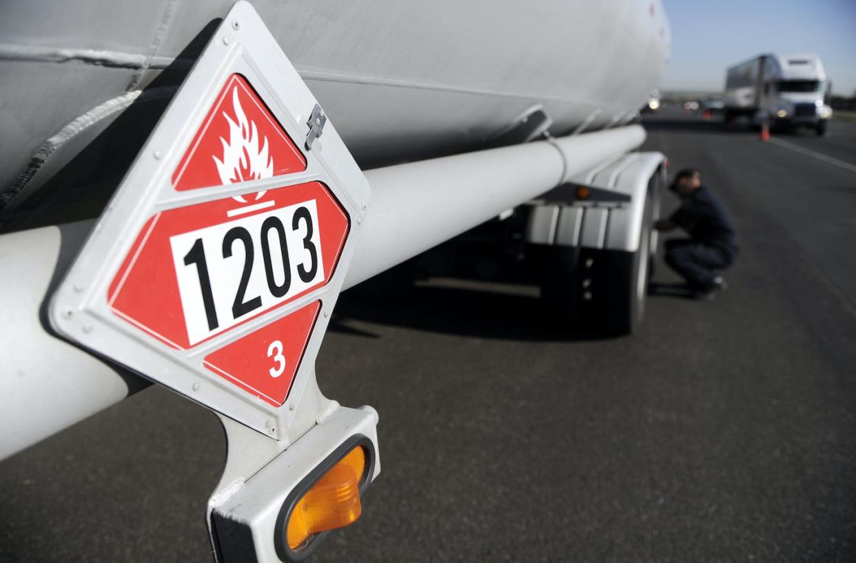 A trooper checks the tire of a truck carrying flammable contents during a random hazmat checkpoint in Colorado. <a href="https://www.gettyimages.com/detail/news-photo/colorado-state-patrolman-trooper-john-huck-checks-a-tire-on-news-photo/161075839" rel="nofollow noopener" target="_blank" data-ylk="slk:Andy Cross/The Denver Post via Getty Images;elm:context_link;itc:0;sec:content-canvas" class="link ">Andy Cross/The Denver Post via Getty Images</a>