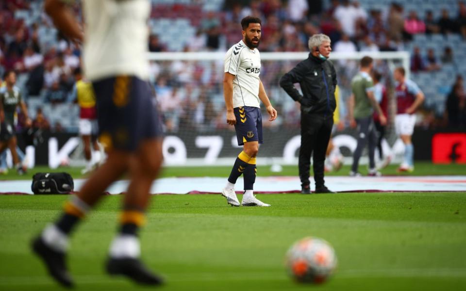 Everton's Andros Townsend during the warm up before the match - REUTERS/Hannah Mckay