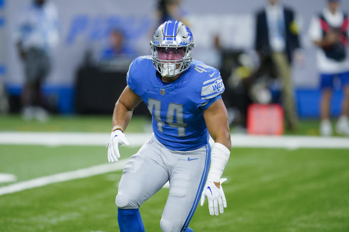 Lions fans love rookie LB Malcolm Rodriguez and his pregame outfit