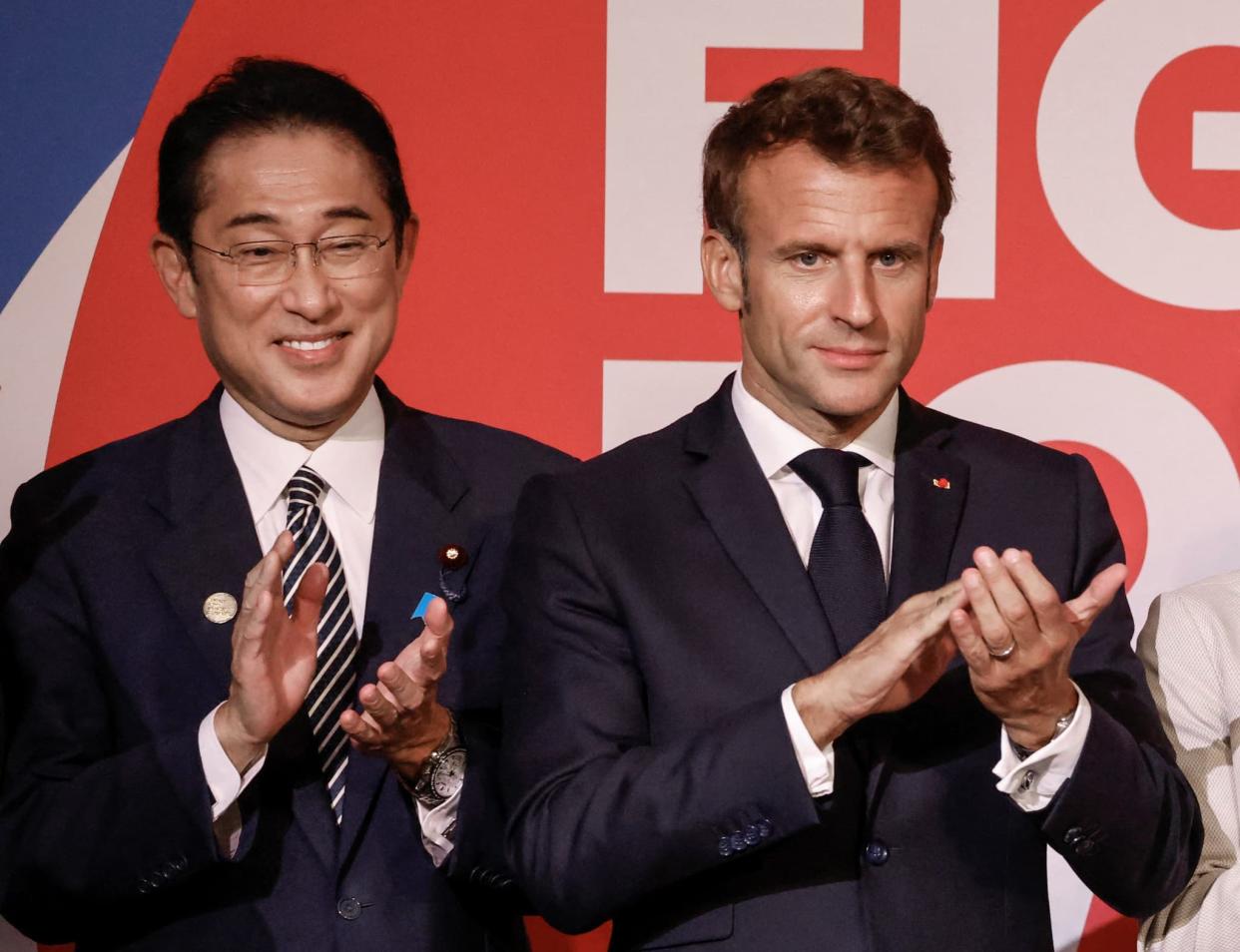 Fumio Kishida, le premier ministre japonais, et Emmanuel Macron le 21 septembre 2022 - LUDOVIC MARIN / AFP