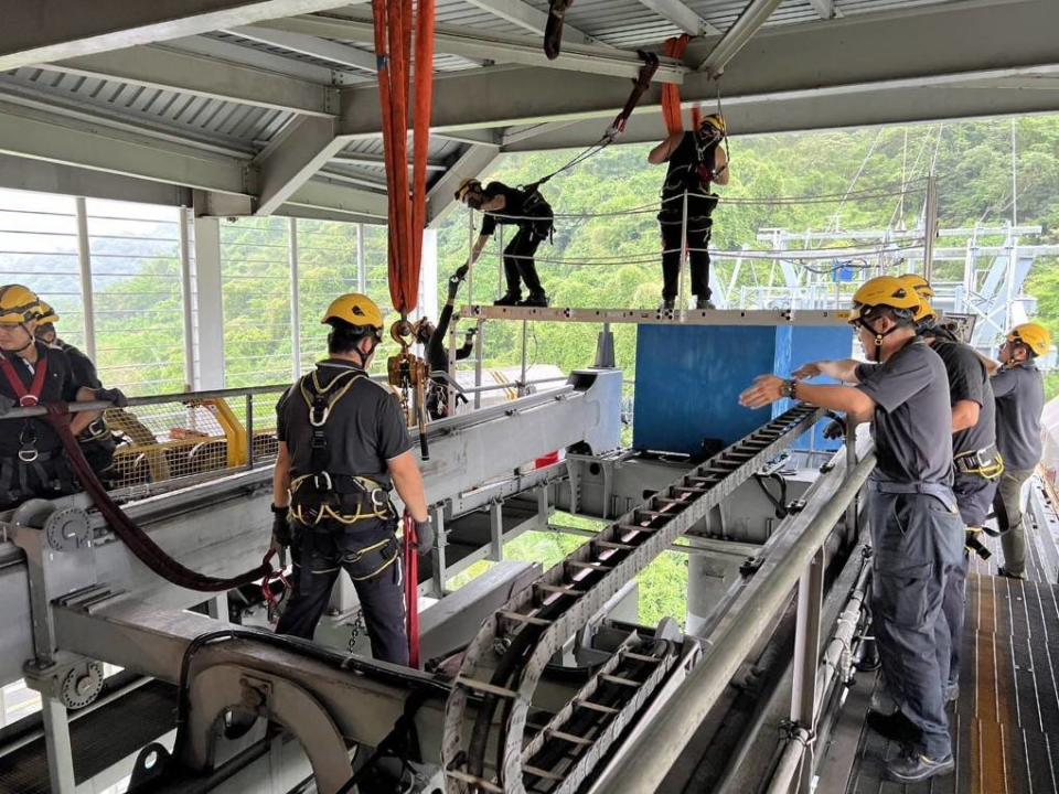 今日上午雙北下起強降雨，因此貓空纜車於落雷結束後，9時前進行營運前測試，發現動物園站全設計出現停機警訊，已於下午修復完畢。   圖：台北大眾捷運股份有限公司／提供