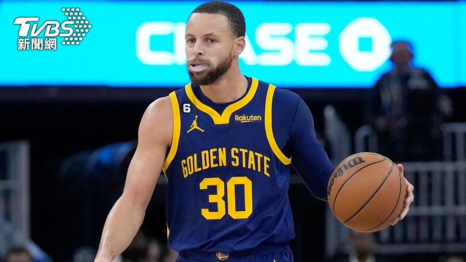 金州勇士當家一哥柯瑞（Stephen Curry）左腿「2處撕裂」，預計將無緣明星賽。（圖／達志影像美聯社）