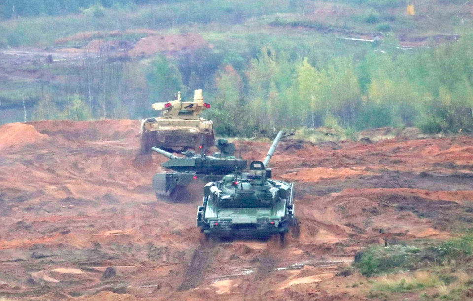 Russian tanks make manoeuvres during the Zapad West 2017 war games (Picture: Rex)