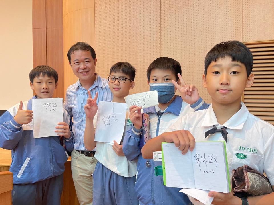 李玲惠校長參與觀課，肯定專家入校讓慈小雙語課程與教學持續提升。