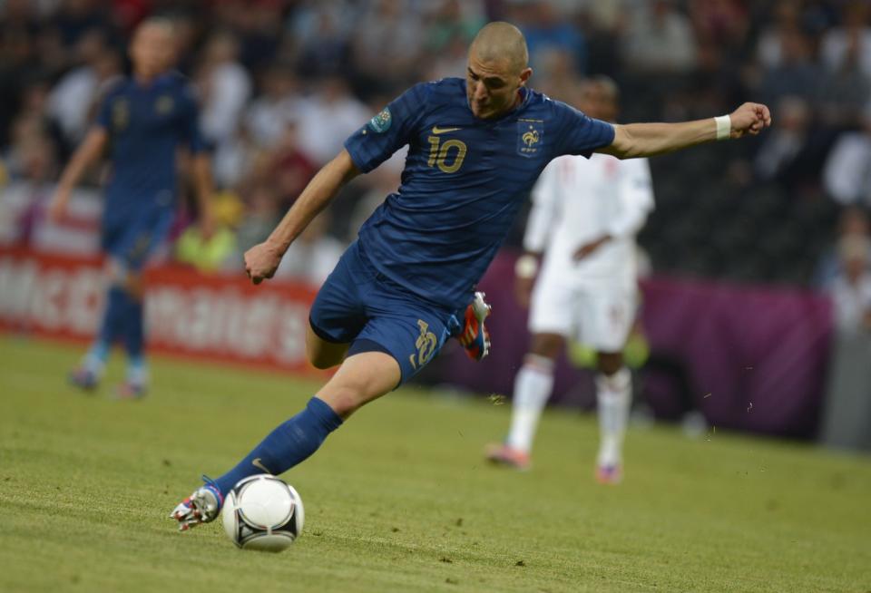 French forward Karim Benzema shoots during the Euro 2012 championships football match France vs England on June 11, 2012 at the Donbass Arena in Donetsk.