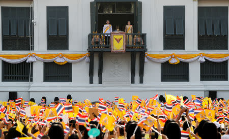 Thailand's newly crowned King Maha Vajiralongkorn and Queen Suthida are seen at the balcony of Suddhaisavarya Prasad Hall at the Grand Palace where King grants a public audience to receive the good wishes of the people in Bangkok, Thailand May 6, 2019.REUTERS/Jorge Silva