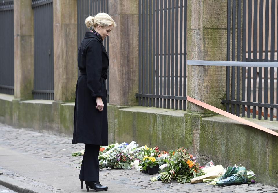 Denmark's Prime Minister Helle Thorning-Schmidt places flowers in front of the synagogue in Krystalgade in Copenhagen, February 15, 2015. Danish police shot and killed a man in Copenhagen on Sunday they believe was responsible for two deadly attacks at an event promoting freedom of speech and on a synagogue. Thorning-Schmidt described the first shooting, which bore similarities to an assault in Paris in January on the office of weekly newspaper Charlie Hebdo, as a terrorist attack. REUTERS/Fabian Bimmer (DENMARK - Tags: POLITICS CRIME LAW)
