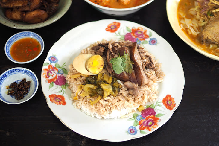 The highlight of Talad Noi Thai Food Market is their braised pork rice with fork-tender meat and a lovely gelatinous skin — Pictures by Lee Khang Yi