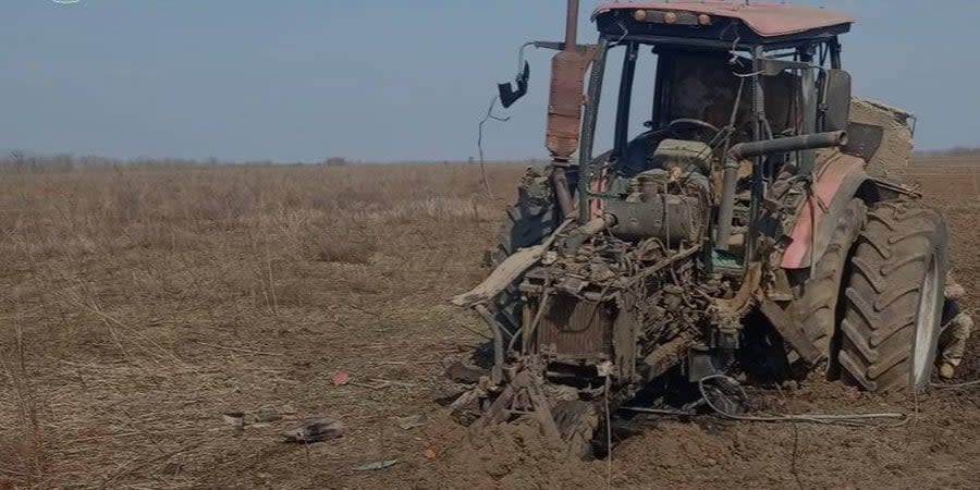 In Kherson Oblast, a tractor driver blew up in a field