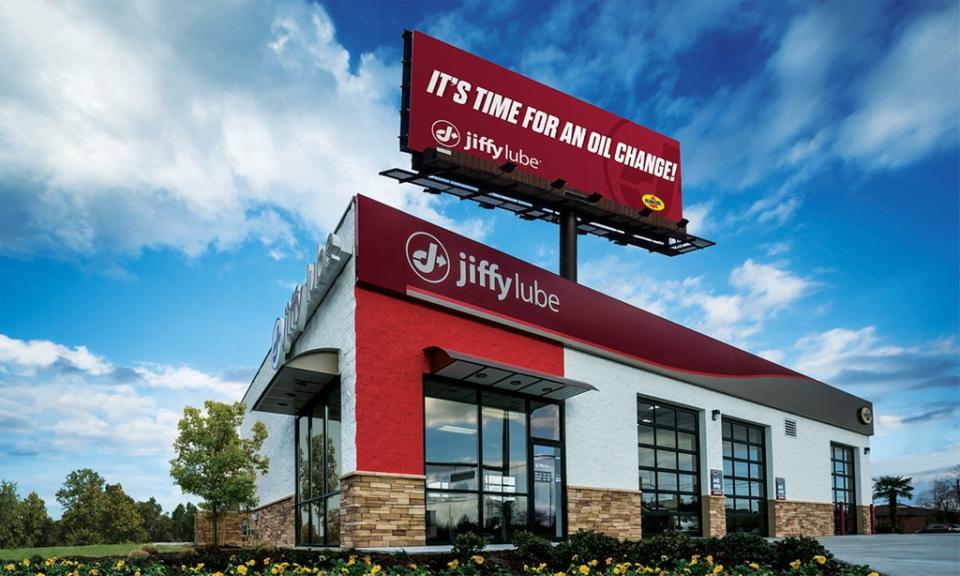 <b>Photo: Jiffy Lube/<a href="https://redirect.hoodline.com/http-tracking-groupob6e1be5fd2e2484316d8?utm_source=all-feed&utm_medium=rss&utm_campaign=stories&pd00=4df2f90f-37fd-4d24-99e3-c9490cc9c6ea&pd01=81024472-a80c-4266-a0e5-a3bf8775daa7&pd02=pl&pd99=bfe3fc64-6f1b-424d-9b0f-689c4a7d89af" rel="nofollow noopener" target="_blank" data-ylk="slk:Groupon;elm:context_link;itc:0;sec:content-canvas" class="link ">Groupon</a></b>