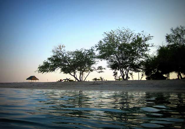 <strong>Islands of Zambales: Magalawa.</strong> The two islands, however, have areas that resemble well-maintained parks (both have caretakers) with huts and benches to boot, so just don’t expect them to be totally ‘untouched by civilisation’. Yes, fellow backpackers have been there before you, but they still make for great beach camps. En route, sample the famous Zambales mangoes, which are abundant at this time.