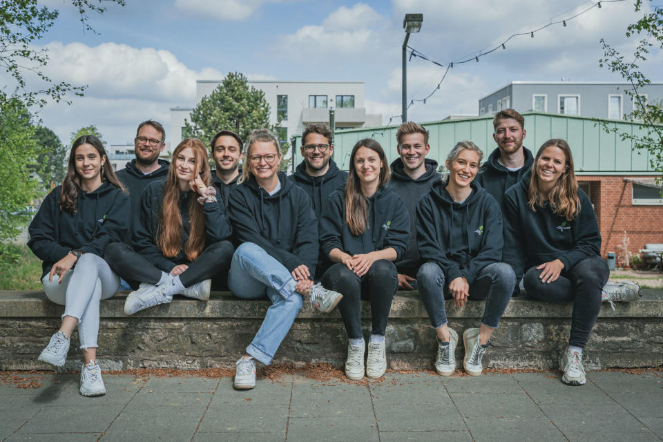 Das Team des Seedhouse-Accelerators rund um Geschäftsführer Florian Stöhr (hintere Reihe, Mitte) will in Südniedersachsen ein regionales Ökosystem etablieren – und setzt auf ein starkes Netzwerk. - Copyright: Seedhouse