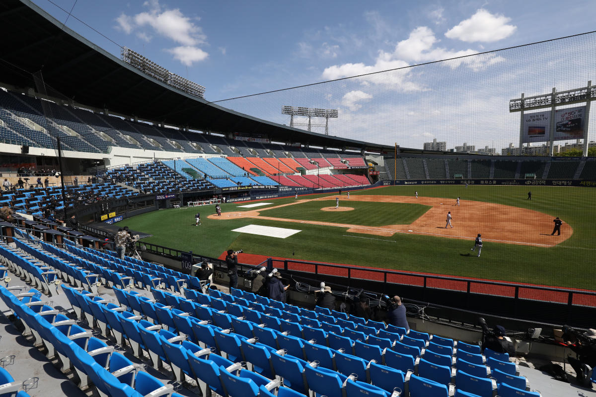 Korean baseball season begins in empty stadiums