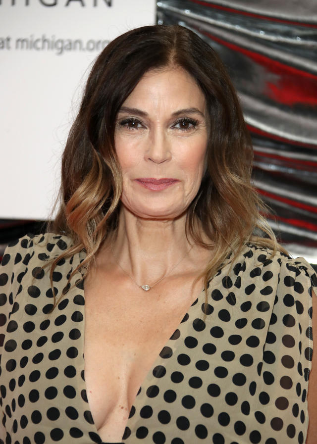 Den aktuelle nyhed Kammer Teri Hatcher opens up about posing in a bikini: 'Here's who I am at 55'