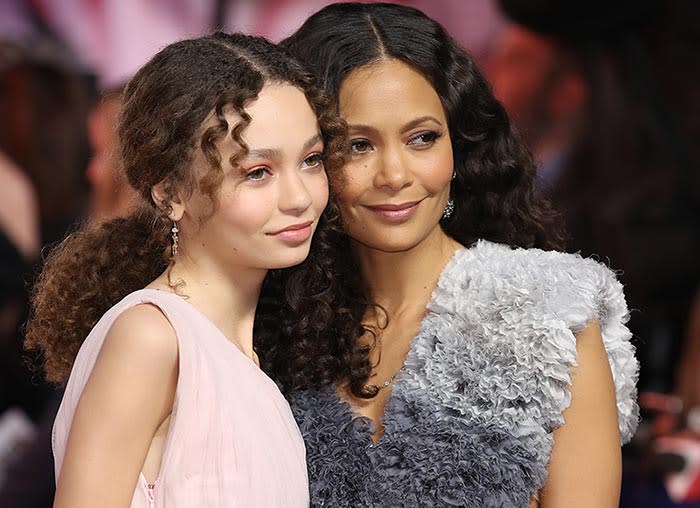 Nico Parker, la hija de Thandie Newton, en el estreno de 'Dumbo' en 2019