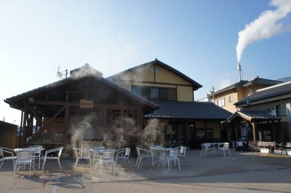 溫泉美食「地獄蒸工房鐵輪」使用溫泉的蒸氣將食材蒸熟，不僅可以將食物本身的甜味留住，還多了一股特殊的溫泉氣味。圖片來源：大分縣觀光資訊官方網站