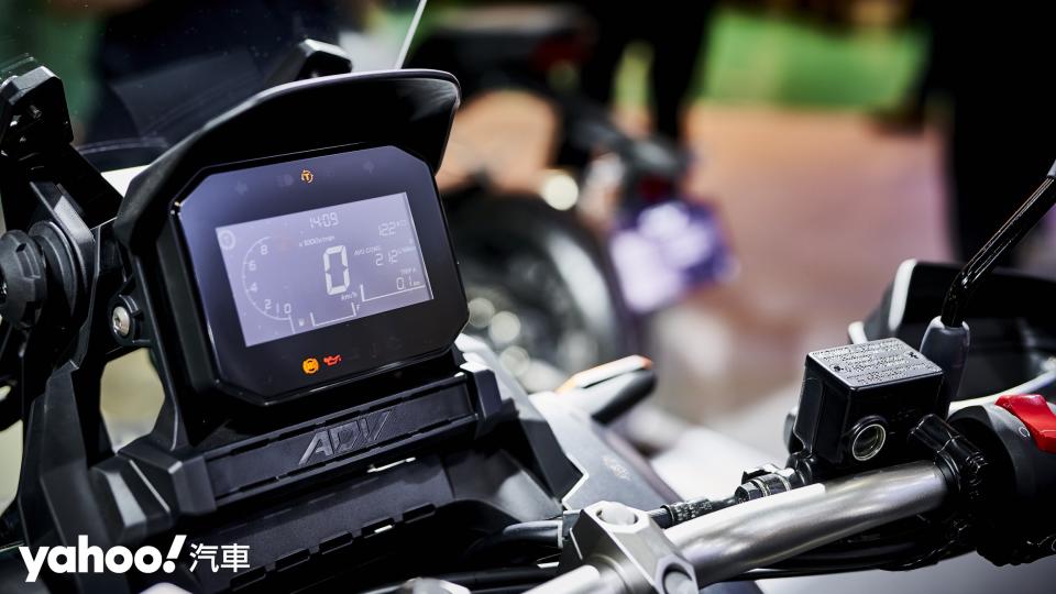 RoadSync版本則提供Honda Smart Phone Voice Control System智慧型手機聯通機能。
