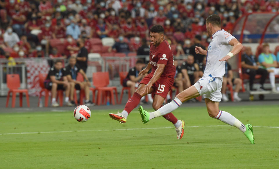 SINGAPORE, SINGAPORE - JULY 15:(THE SUN OUT,THE SUN ON SUNDAY OUT) Alex Oxlade-Chamberlain of Liverpool during the preseason friendly between Liverpool v Crystal Palace at National Stadium on July 15, 2022 in Singapore. (Photo by John Powell/Liverpool FC via Getty Images)