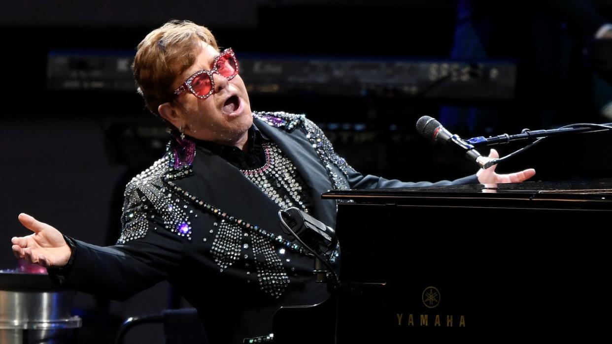 Elton John blieb die Stimme weg.