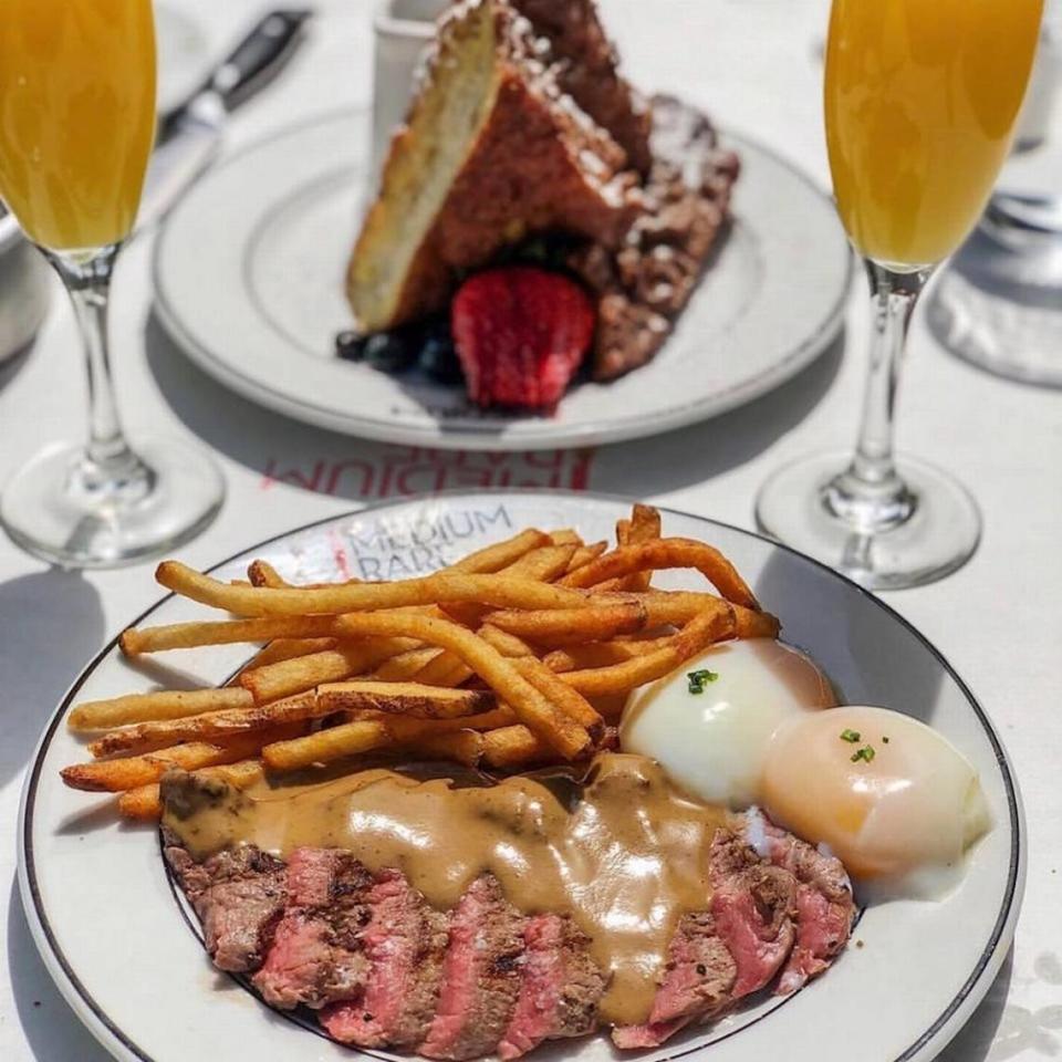 Medium Rare’s prix fixe weekend brunch menu includes choices like steak frites, eggs benedict or French toast, and bottomless drinks like mimosas and bloody Mary.